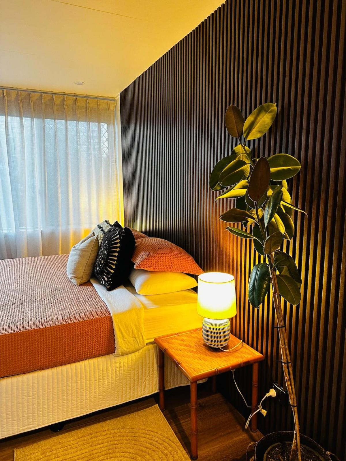 Mid Century Pad 1bed 1bath 1car 10 Mins To Cbd Apartment
