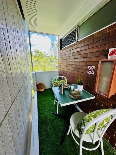 Apartment Mid Century Pad 1bed 1bath 1car 10 Mins To Cbd Brisbane