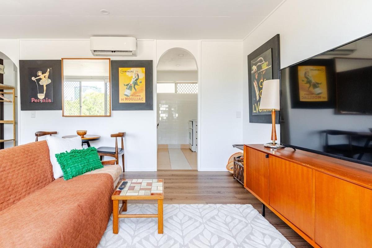 Apartment Mid Century Pad 1bed 1bath 1car 10 Mins To Cbd