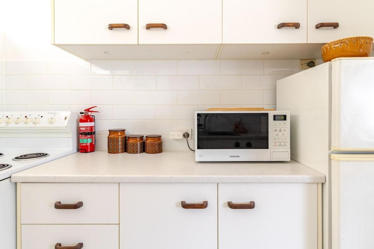 Mid Century Pad 1bed 1bath 1car 10 Mins To Cbd Apartment
