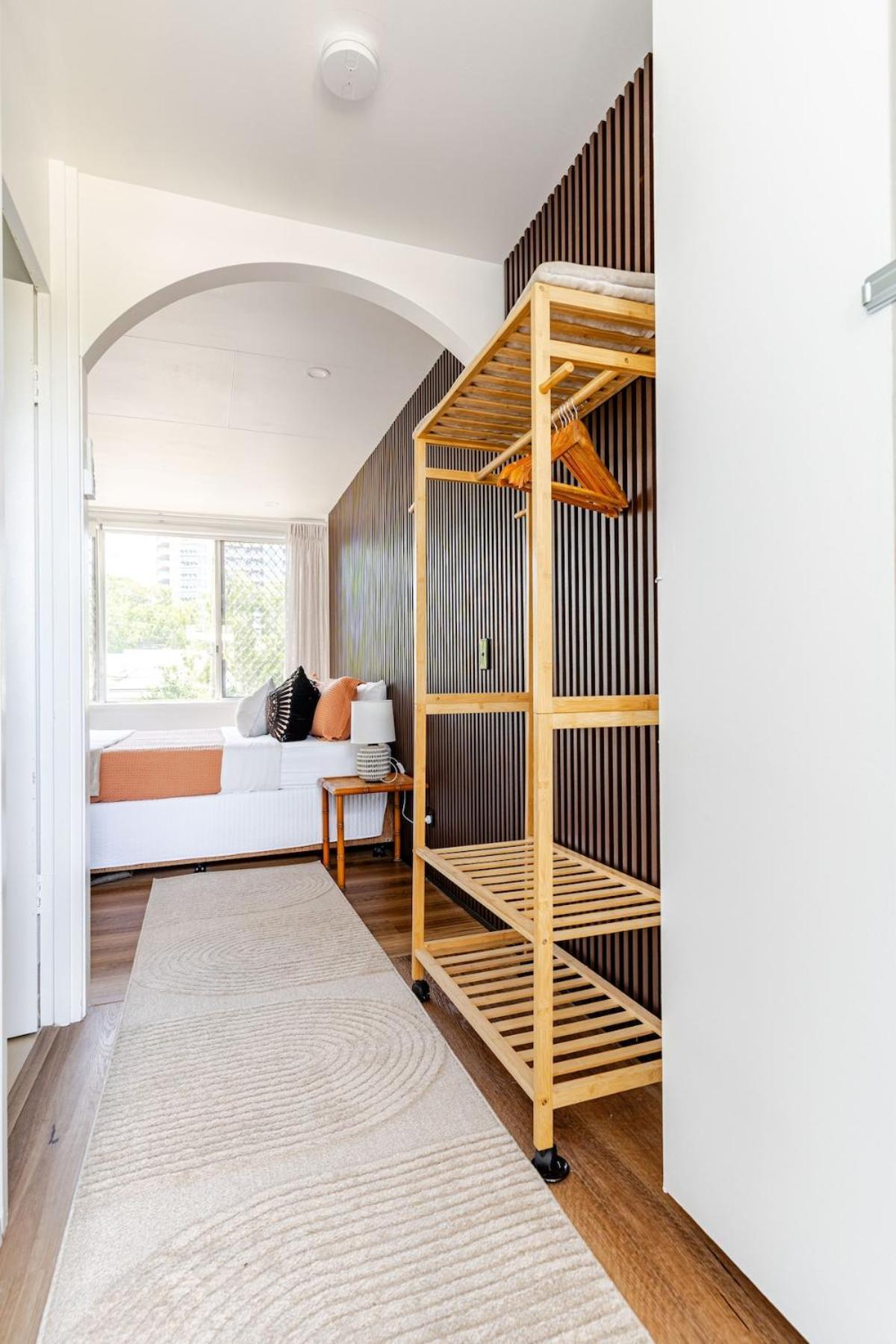 Apartment Mid Century Pad 1bed 1bath 1car 10 Mins To Cbd Brisbane